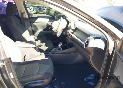 2023 Kia Forte Lxs z USA, uszkodzony, nr VIN 3KPF24AD9PE512242